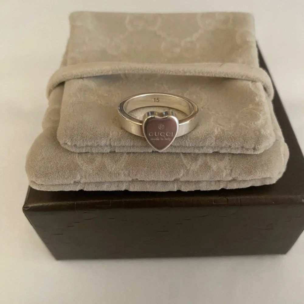 Gucci Heart Trademark Ring - Picture 2 of 8